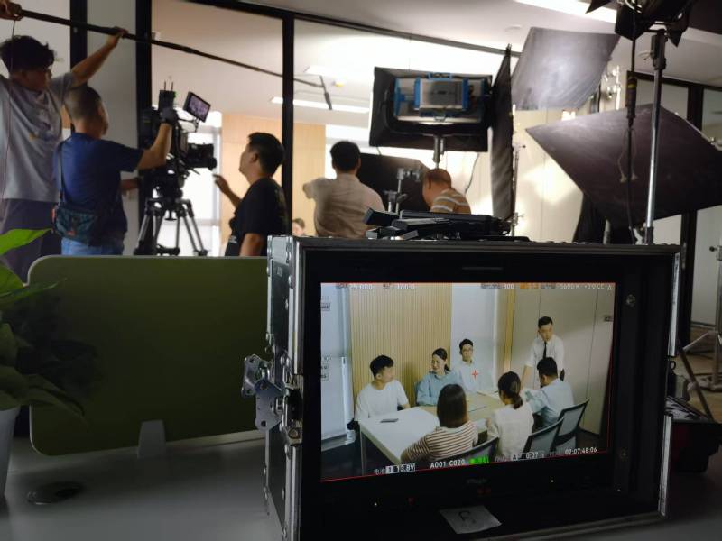 光山县TVC拍摄公司：科技产品视觉化大师，诠释未来感与功能美学